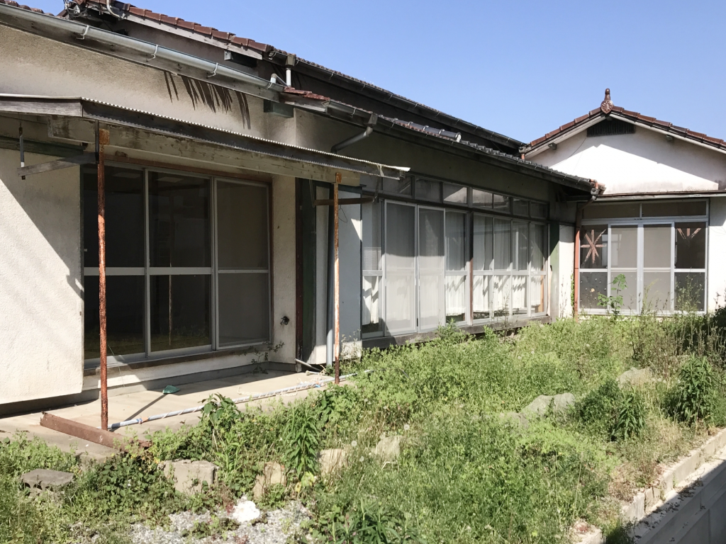 何年も空き家になっている家